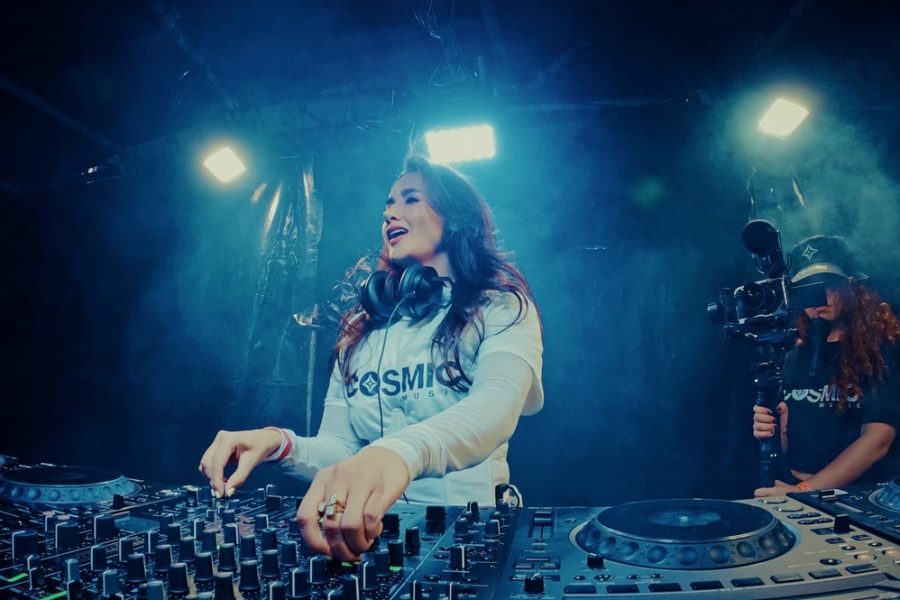 Linda Lenor crea su propio sonido Melodic & DNB: “Hey You”