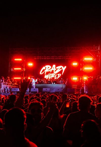 Únete al sonido techno de Crazy World